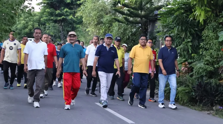 Bupati Sumba Timur Hadiri Jalan Sehat dan Cek Kesehatan Gratis May Day