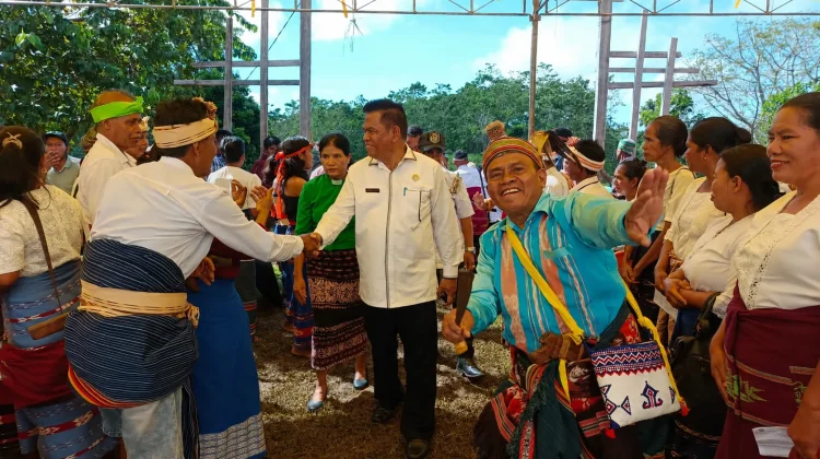 Sekda Sumba Barat Hadiri Pemekaran Jemaat dan Pentahbisan