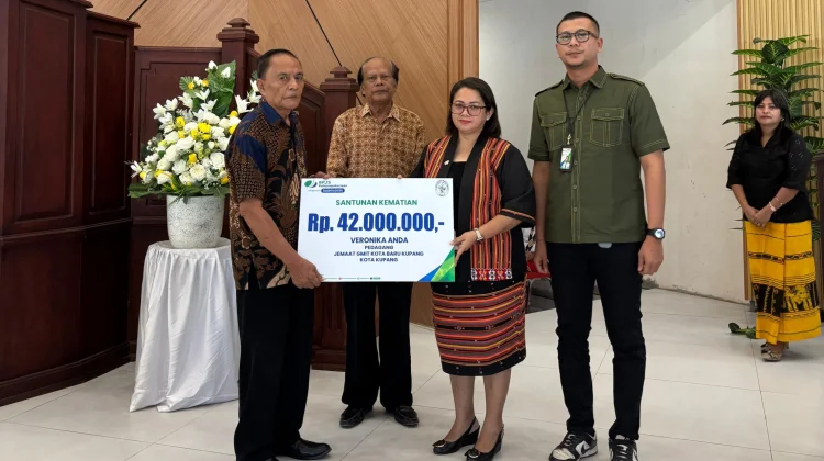 BPJS ketenagakerjaan Berikan JKM Rp42 Juta Bagi Keluarga Jemaat di GMIT Kota Baru