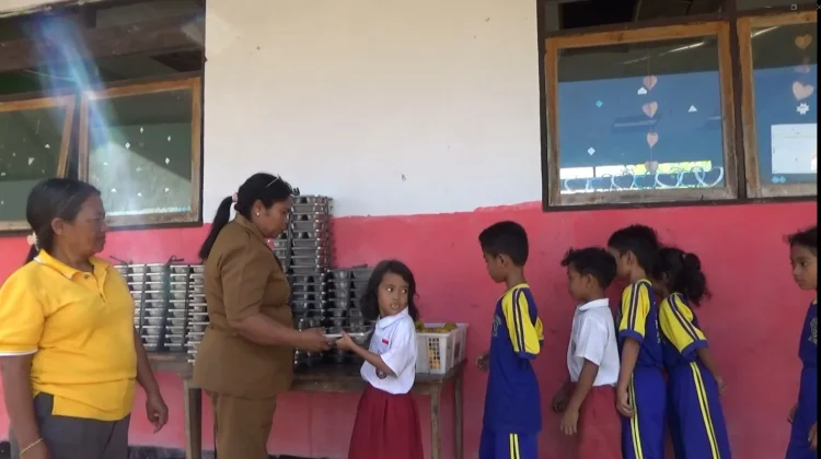 Dengan Adanya Program MBG  Bantu Kehadiran dan Prestasi Siswa SD GMIT  Oelunggu
