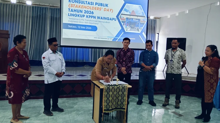 KPPN Waingapu Gelar Forum Publik dan Beri Penghargaan Mitra