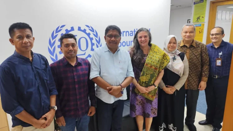 Bupati Sumba Timur Bahas Industri Rumput Laut Bersama ILO