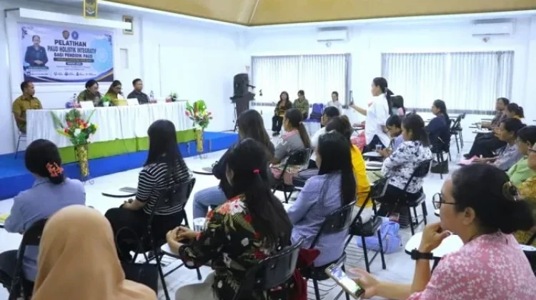Dukcapil Serahkan KIA untuk Anak PAUD