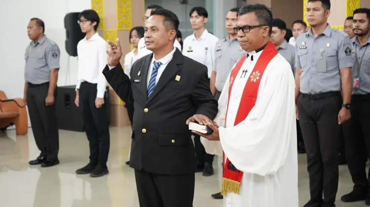 Perkuat Organisasi Kakanwil Kemenkum NTT Lantik Pejabat Manajerial