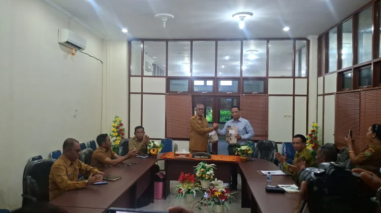 UNITRI dan Pemkab Sumba Barat Tandatangan Kerja Sama Bidang Tridharma PT