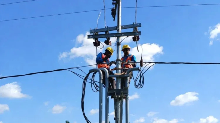 Antisipasi Ganguan Listrik, PLN Sumba Timur Lakukan Pergantian Trafo