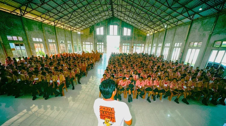 PLN Kenalkan Electrifying Lifestyle bagi Ratusan Siswa SMAN 1 Sikka
