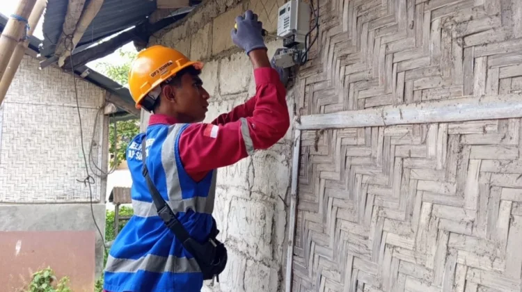 Sambut Idul Adha, PLN Sumba Lakukan Peremajaan kWh Meter Gratis