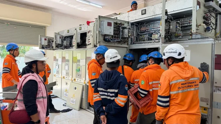 PLN Kupang Gerak Cepat Stabilkan Sistem Transmisi Timor di Naibonat