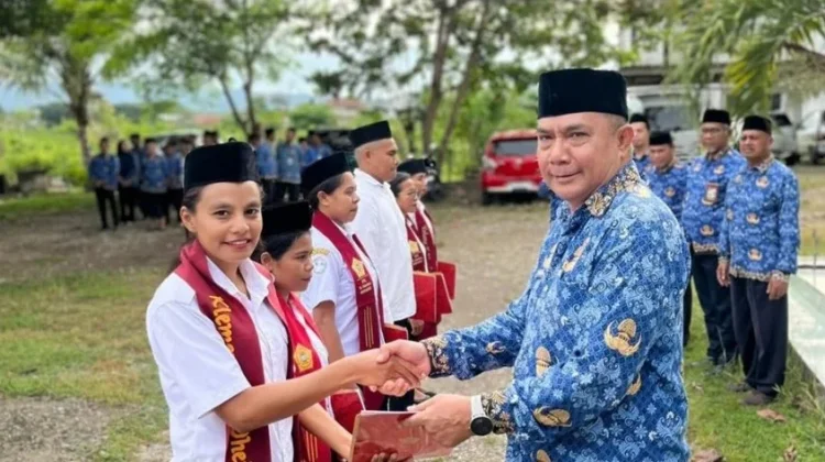 Perkuat Profesionalisme Guru Agama, Kemenag Serahkan Sertifikat PPG