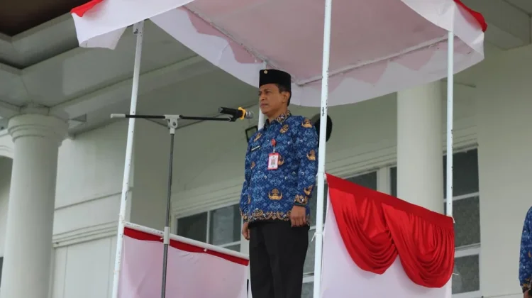 Sekda Kupang Pimpin Upacara Harkitnas, Tekankan Persatuan Generasi Muda