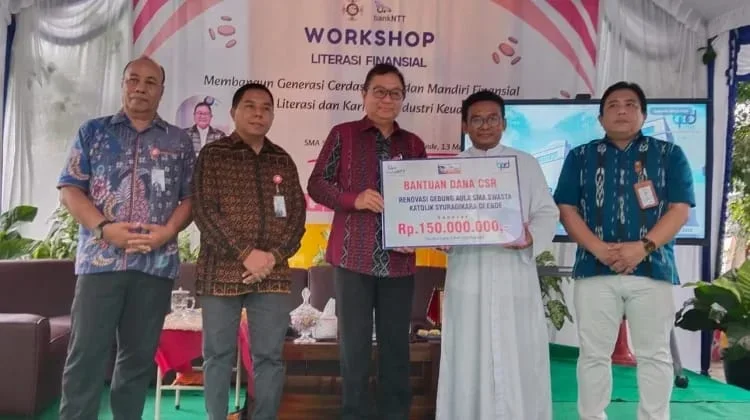 Bank NTT Kucurkan Rp150 Juta Dana CSR bagi SMAK Syuradikara Ende