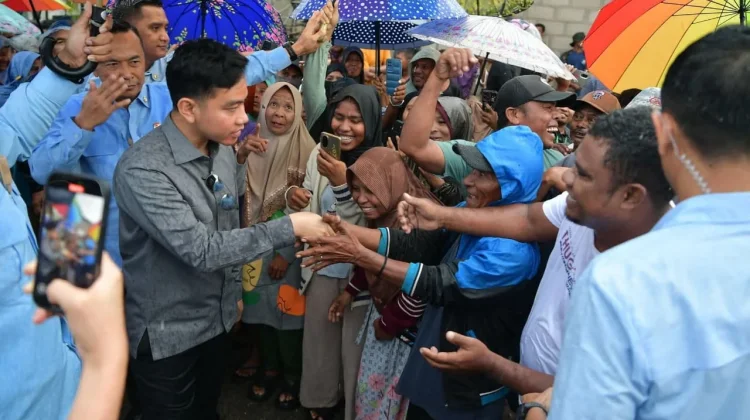 Wapres Gibran Kunjungi Rote Ndao di tengah Hujan Menguyur Kawasan  Rote Timur
