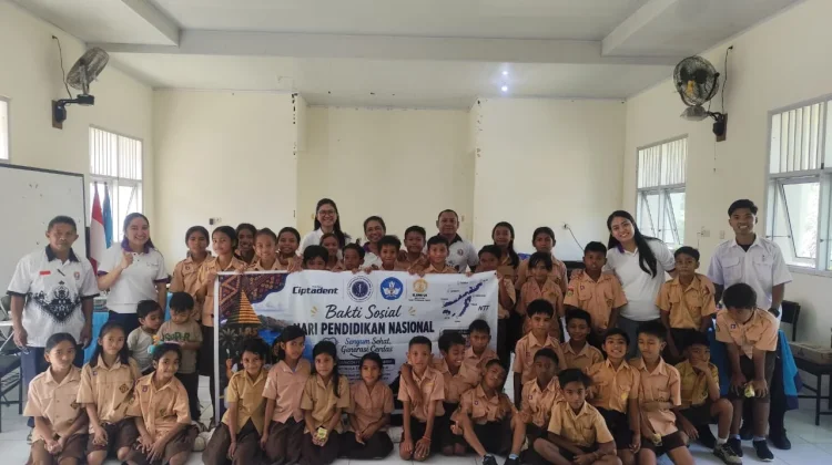 Senyum Sehat Warnai Bakti Sosial PDGI di Rote