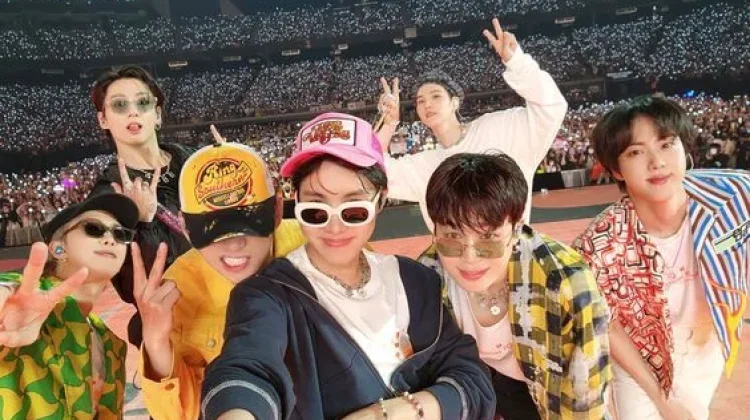 BTS Gelar Konser Selama Dua Hari di Stadion Utama GBK