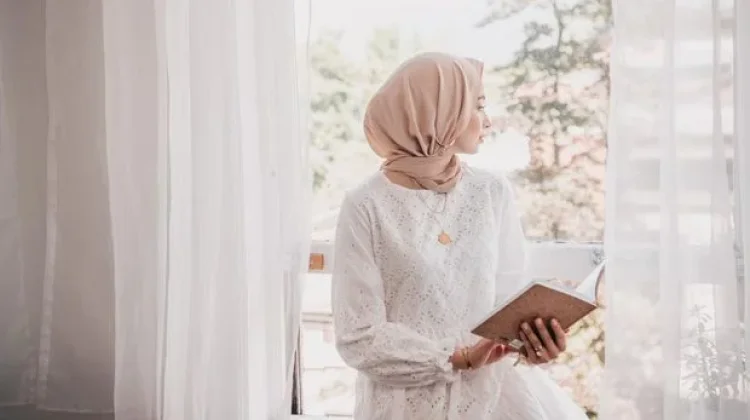 Perempuan dalam Puisi Hadir Sebagai Simbol Kehidupan Abadi