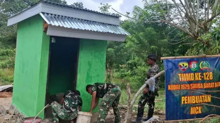 Program TMMD Kodim SBD Bangun MCK untuk Warga Desa Umbu Wangu