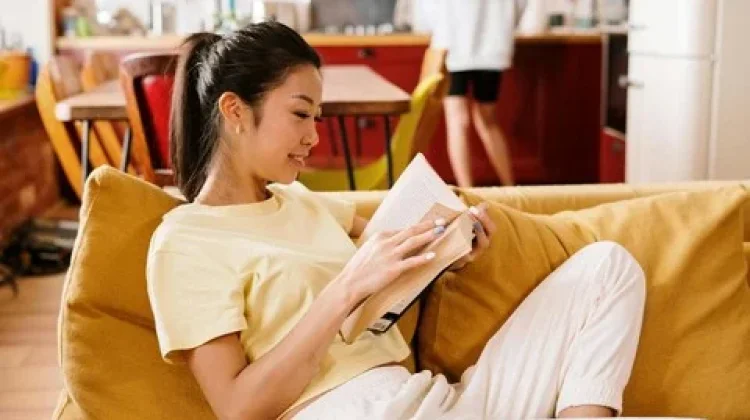 3 Ciri kepribadian orang yang suka menghabiskan wakti dirumah saja