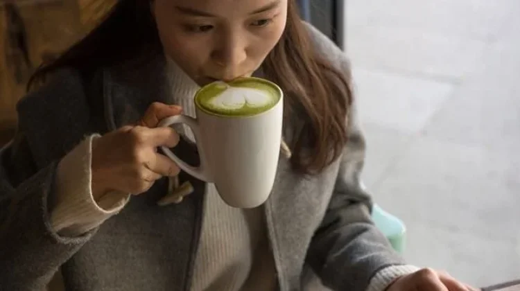 Lupakan Kopi, Ahli Nobatkan Matcha sebagai Minuman Pagi Terbaik untuk Anti-Penuaan