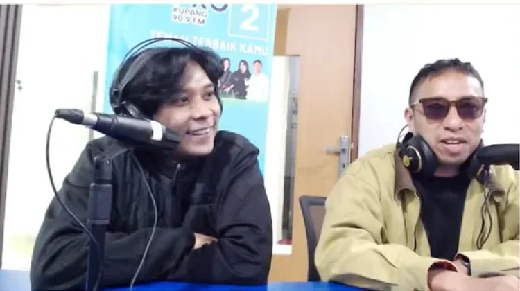 Dennis Talakua Bangun Legacy Musik lewat Sweetholic