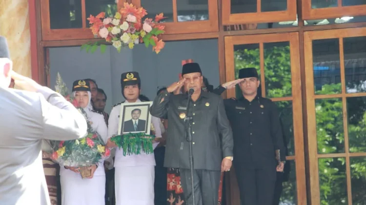Bupati Sumba Barat Pimpin Pemakaman Mantan Bupati Sumba Barat, Almarhum Drs Umbu Dj