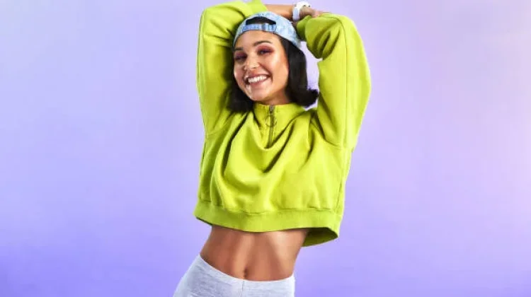 Padu Padan Kaos Crop yang Sesuai dengan Acara