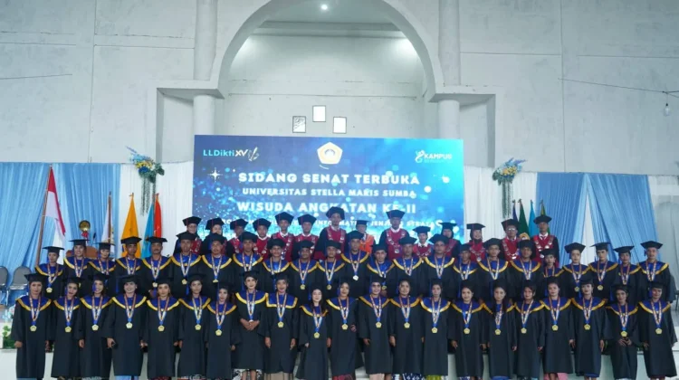 Wisuda Unmaris Sumba Cetak Ratusan Talenta Digital