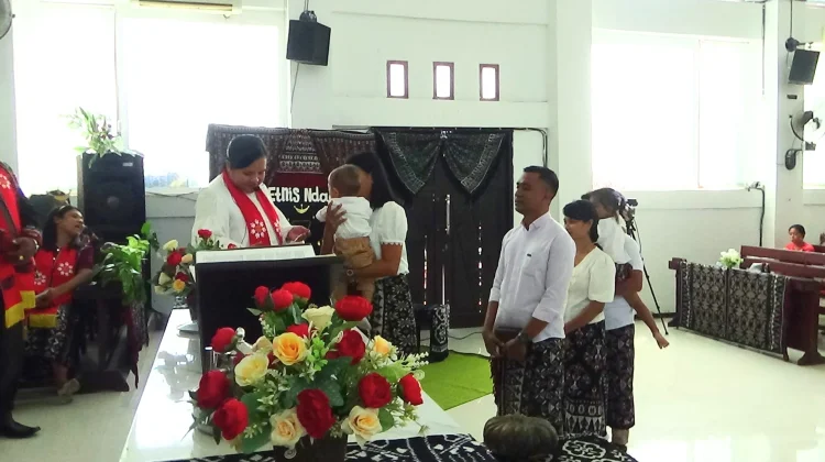 Ibadah Pentakosta  dan Baptisan Kudus di Betania Ba’a Ajak Orang Tua Perkuat Iman