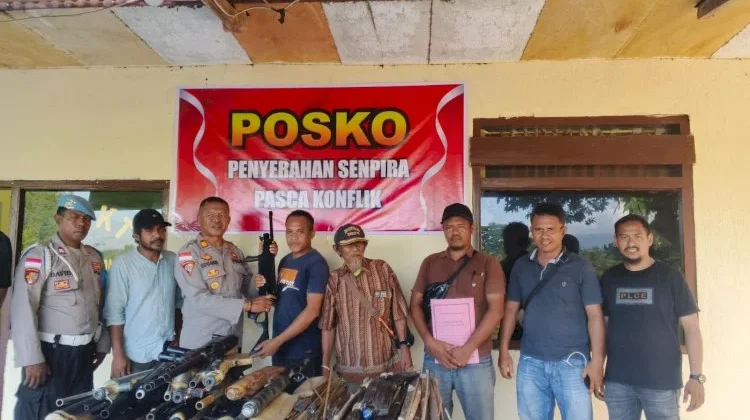 Penyerahan Senjata Rakitan dan Sajam Pemulihan Kamtibmas Pasca Konflik Adonara
