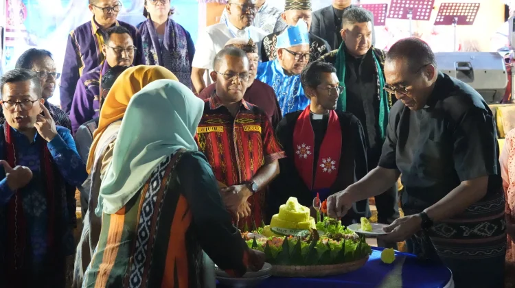 Gubernur Melki Gaungkan Pesan Damai dan Toleransi di tengah Keberagaman Umat