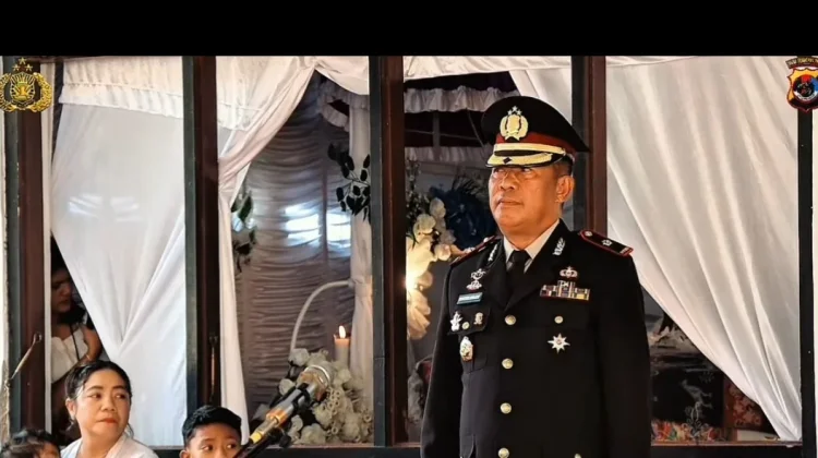 Wakapolres SBD Hadiri Prosesi Duka Purnawirawan Polri