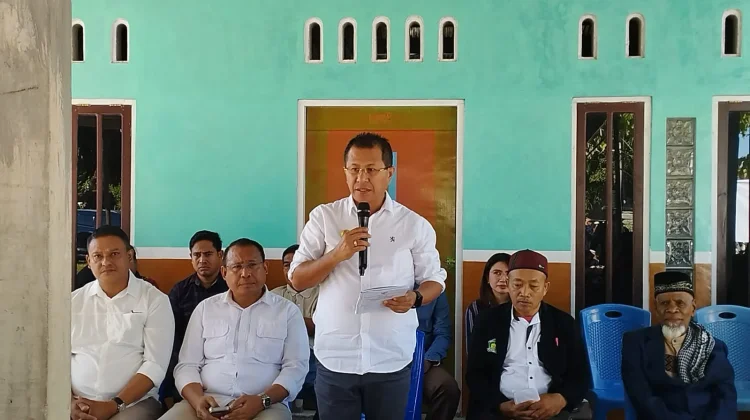 Bupati Kupang Serahkan Sapi Kurban Presiden di Manikin