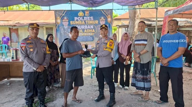 Momentum Iduladha 1447 H, Polres Sumba Timur Bagikan Daging Kurban kepada Warga