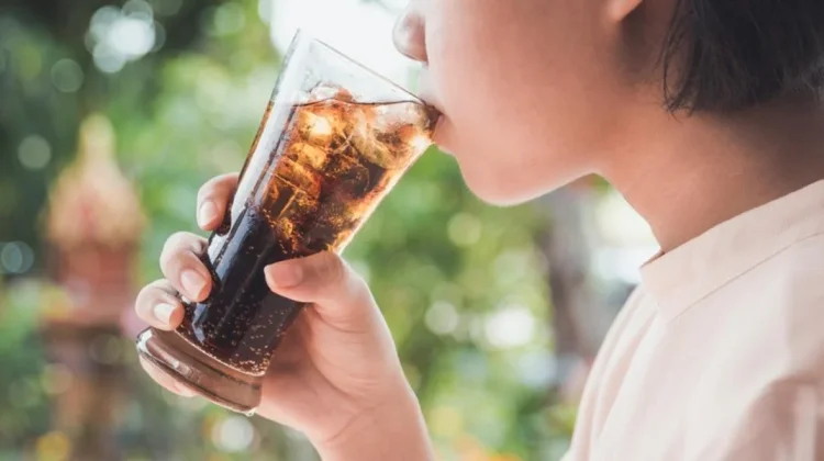 Manfaat Mengurangi Minuman Bersoda bagi Tubuh