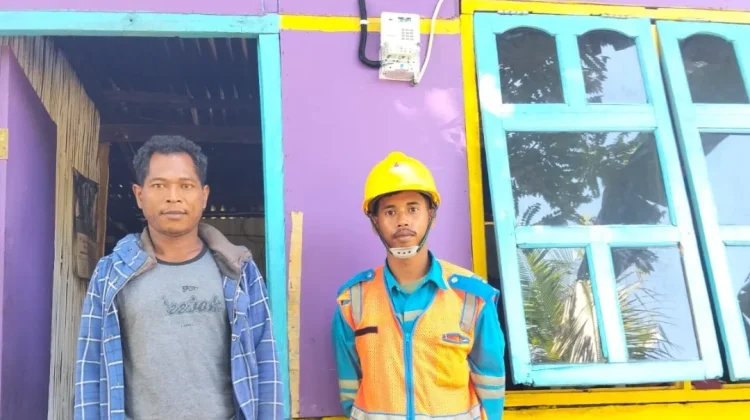 Ketua Kadin Rote Ndao Bantu Meteran Listrik untuk UMKM di Lobalain