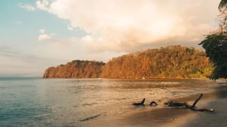 Pantai Mandorak di Sumba Barat Daya, Keindahan Bak Surga Tersembunyi