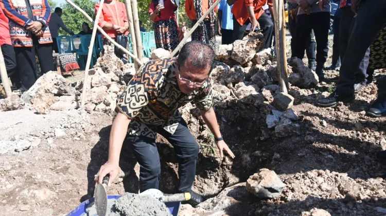 Bupati Kupang Dorong Kekompakan Jemaat Bangun Gereja