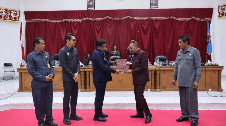 Bupati Sumba Timur Hadiri Paripurna LKPJ Anggaran 2025 DPRD