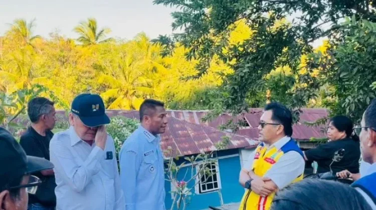 Bupati Paulus Henuk Dampingi Menteri PU Tinjau Infrastruktur