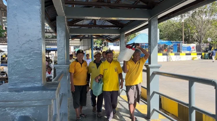 Porter Senior Pelabuhan Bolok Menjaga Tradisi Kerja