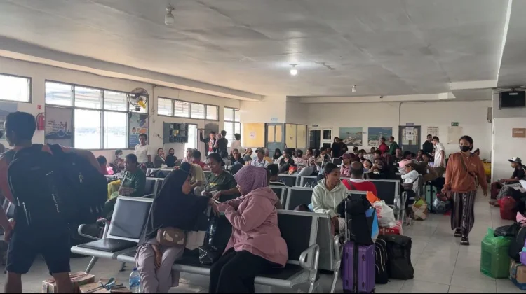 Pelabuhan Bolok Menjadi Ruang Hidup Banyak Keluarga