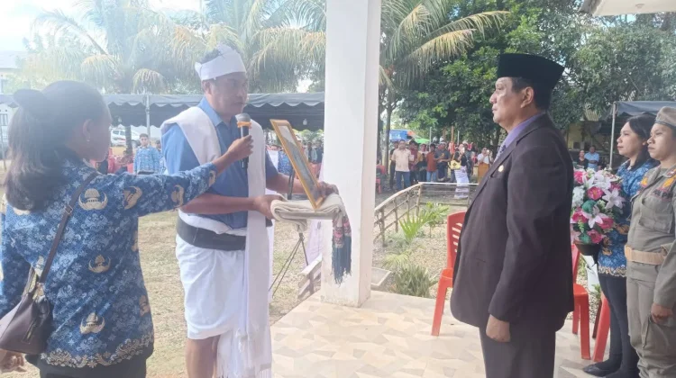 Jenazah Umbu Dondu Disemayamkan  di Kantor Bupati Sumba Tengah
