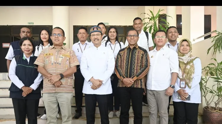 Mensos Bangga Perkembangan Siswa Sekolah Rakyat Kupang