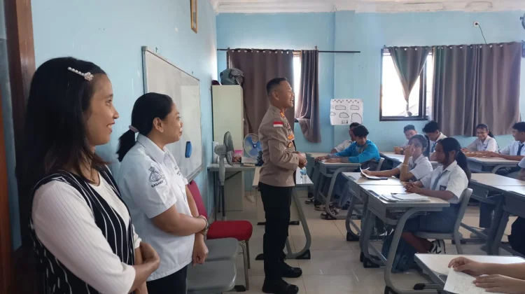 Kapolsek Maulafa Patroli ke SMA Generasi Unggul Bello Minta Jauhi Narkoba & Alkohol