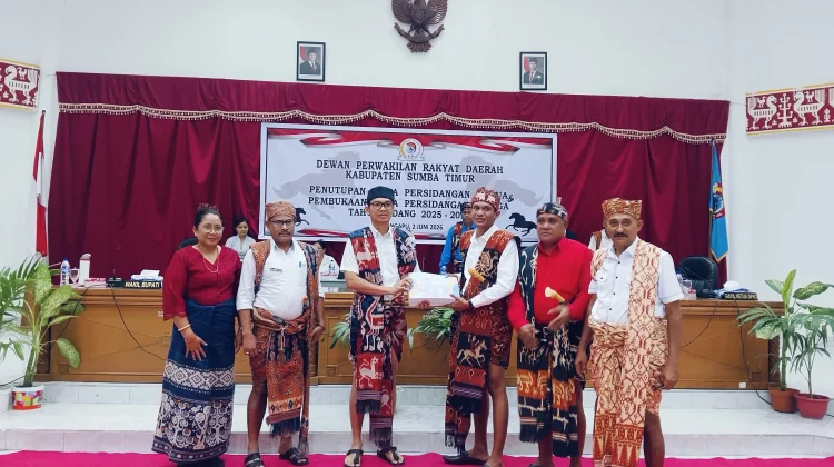 Wakil Bupati Sumba Timur Sampaikan Pertanggungjawaban APBD 2025 di DPRD