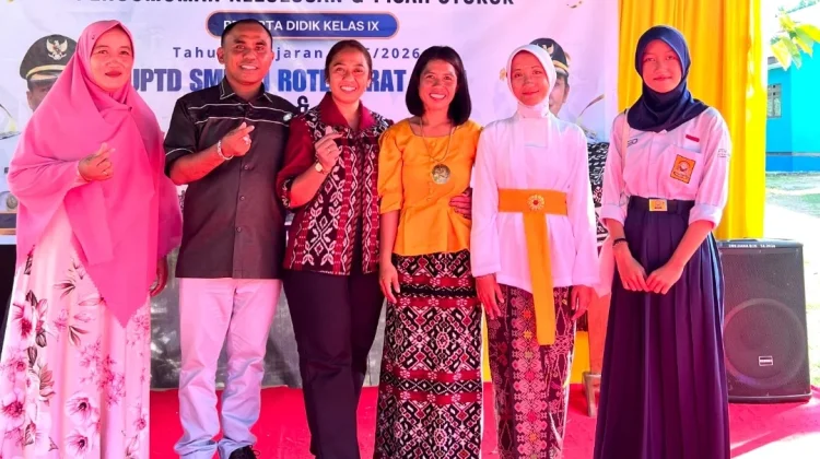 Simson Polin Titip Pesan untuk Masa Depan Siswa-Siswi Rote Ndao