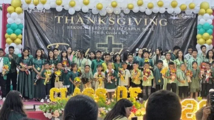 Sekolah Lentera Harapan Rote Lepas 55 Lulusan