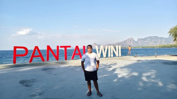 Pantai Wini Tawarkan Pesona di Perbatasan Indonesia Timor Leste