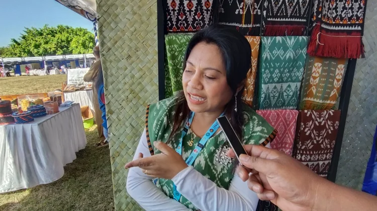 Dinas Koperindag Rote Ndao Dampingi Pengembangan IKM Lokal