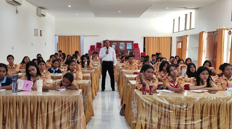 Satresnarkoba Polres Sumba Timur Edukasi Pelajar Bahaya Narkoba di Sekolah